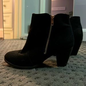 black velvet small booties
